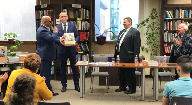 По инициатива на Емил Радев във Варна беше представена енциклопедията "България във Втората световна война (1941-1945)"