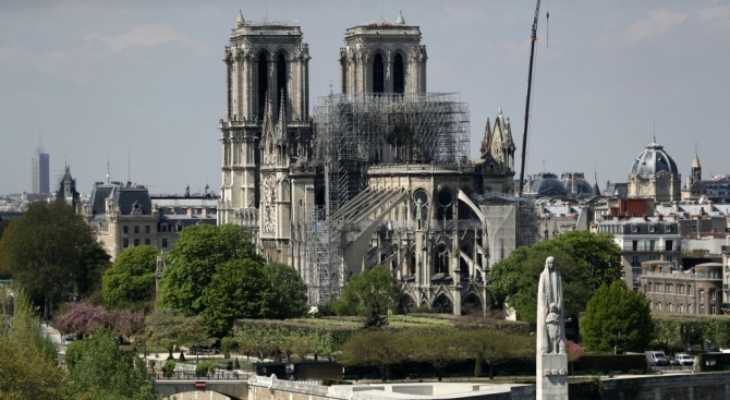 Националното събрание на Франция гласува проектозакон за реставрирането на "Нотр Дам"