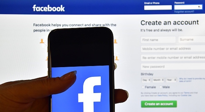 "Фейсбук" премахва фалшиви и разпространяващи дезинформация акаунти преди евровота 