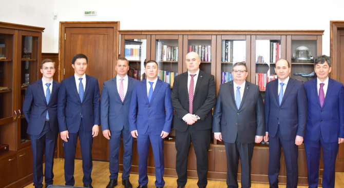 Сотир Цацаров се срещна с генералния прокурор на Казахстан 