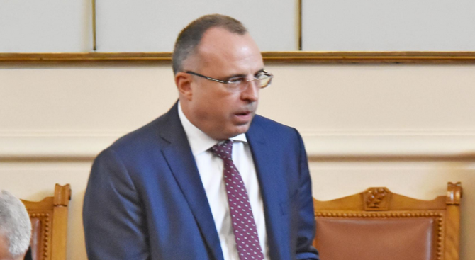 НС ще гласува оставката на Румен Порожанов