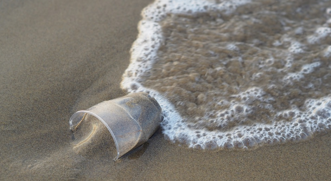 Изследователски кораб ще търси пластмасови отпадъци край бреговете на Европа 