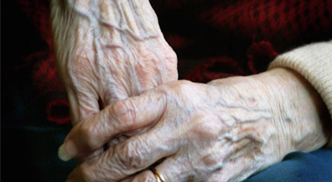 90-годишна старица даде всичките си спестявания на ало измамници