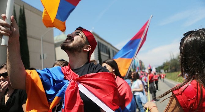 Демонстранти блокираха днес входовете на съдилища в арменската столица Ереван