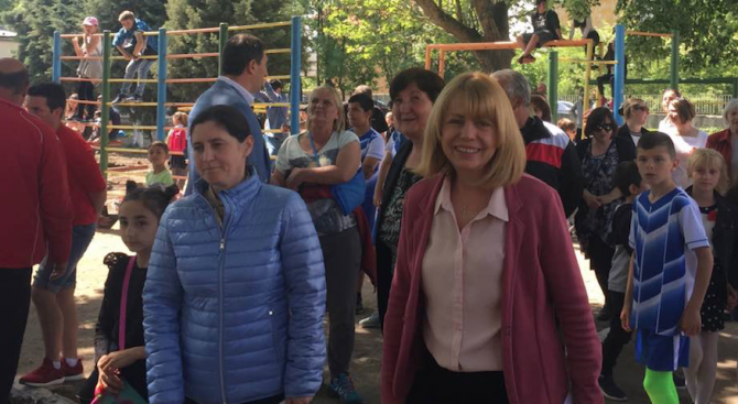 Йорданка Фандъкова присъства на откриването на нова спортна площадка в 60 ОУ в кв. „Бенковски“