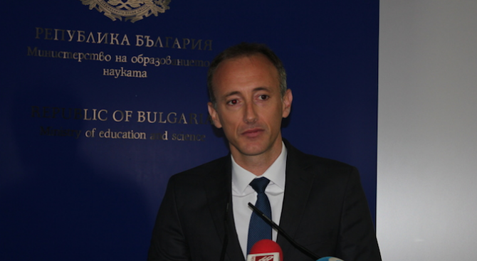 Красимир Вълчев: Първата матура мина успешно, надяваме се и утрешните матури да минат нормално