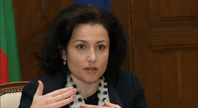 Министър Танева: Напълно пропаднали след градушките в Северна България са 72 000 декара