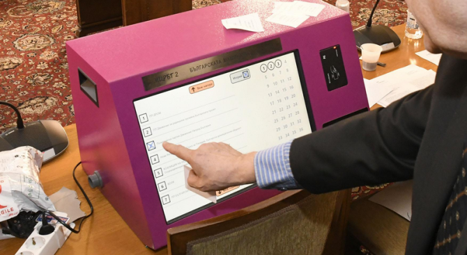  Временно е блокирано машинното гласуване в една от секциите в Перник