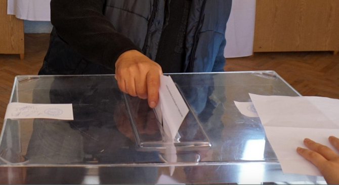 Изборният ден в шест от седем общини на област Кърджали е започнал нормално