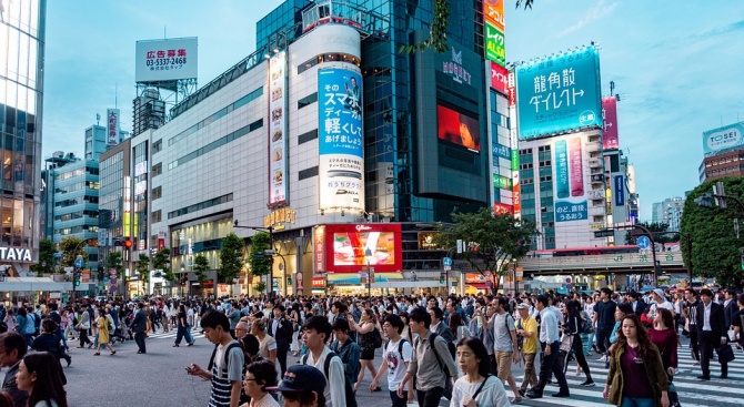 Трима убити и 19 ранени при нападение с нож на автобусна спирка до Токио 