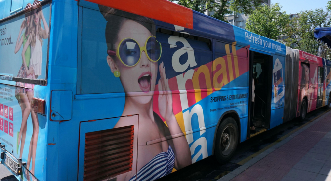 Догодина премахват рекламите от стъклата на автобусите във Варна