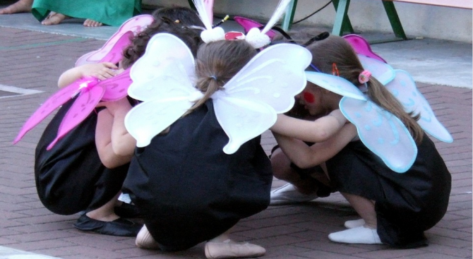 Детският фестивал "Лачени обувки" започна в Берковица