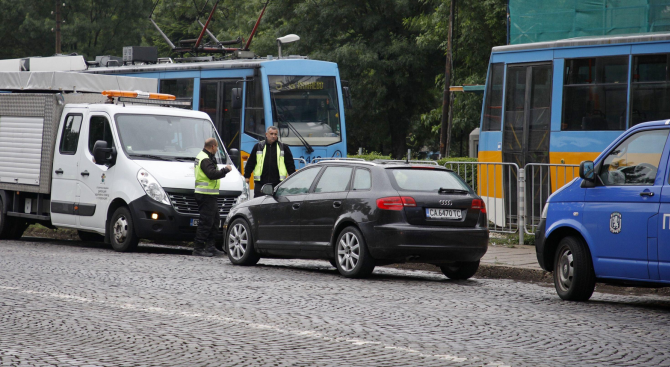 Кола блъсна и уби 15-годишно момче в София