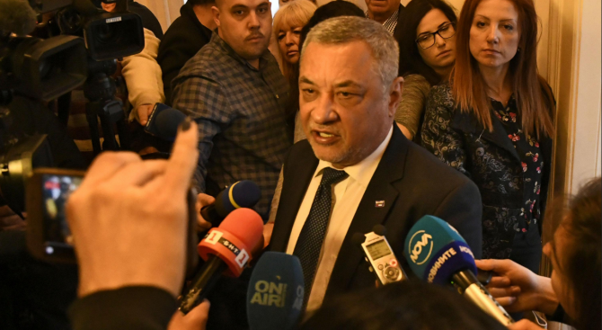 Валери Симеонов за напрежението при ОП: "Атака" и ВМРО да си решават сами проблемите, няма да се намесвам