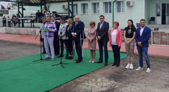 Депутати от ГЕРБ присъстваха на първата копка на ремонта на стадион "Георги Бенковски" в Пазарджик