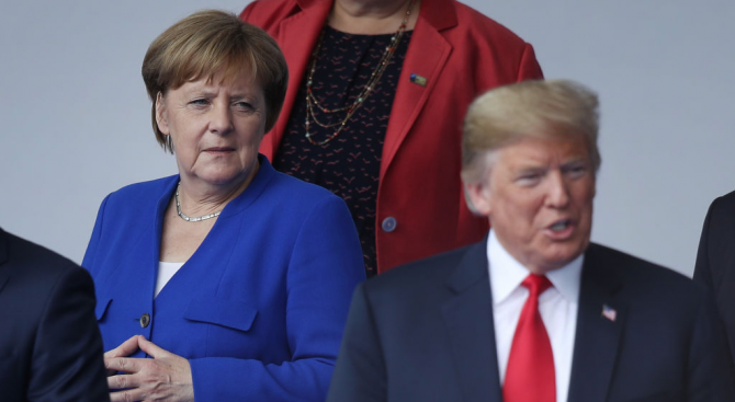 Тръмп и Меркел разговаряха в Портсмут
