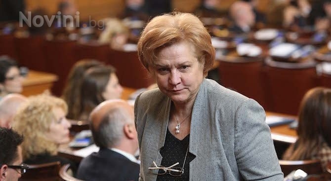 Менда Стоянова: Намаляването на ДДС би довело до увеличаването на други данъци