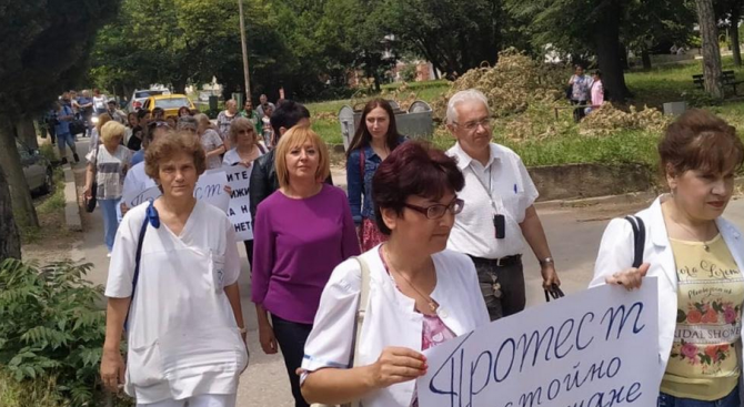 Мая Манолова в Стара Загора: Безобразие! Пореден натиск върху медицински сестри