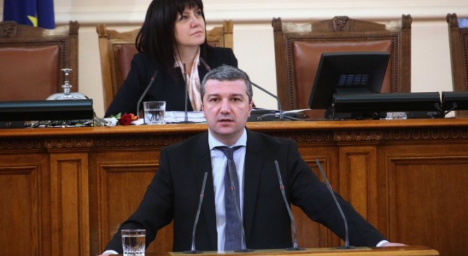 Драгомир Стойнев: С предложенията на ГЕРБ и ДПС за партийната субсидия партиите ще изчезнат