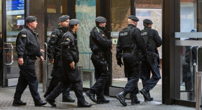 Германската полиция задържа нов заподозрян за убийството на политика Валтер Любке