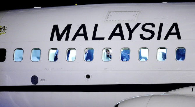 Появи се нова версия за изчезналия малайзийски самолет