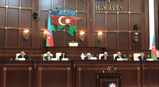 Караянчева в Баку: Стремежите на страните към бърз икономически растеж водят до намаляване на запасите от природни ресурси и изменение на климата