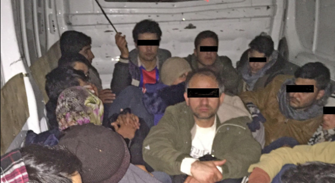 Разбитата от спецслужбите банда можела да извежда от България стотици мигранти месечно