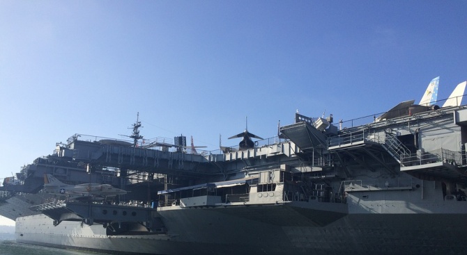 Нов амфибиен кораб на американските ВМС е пристигнал в района на Близкия изток