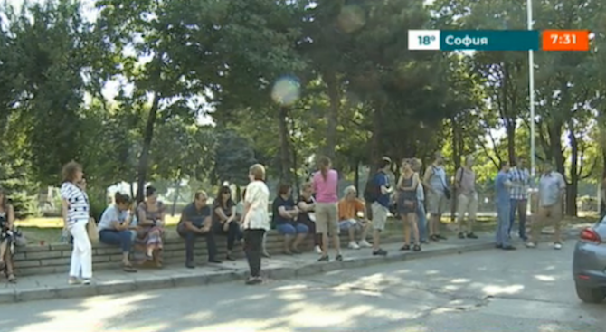 Жители на столичния квартал "Гоце Делчев" на протест срещу застрояването