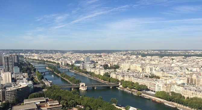 Стрелба край джамия в Брест, двама са ранени