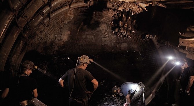Слабо земетресение отне живота на трима миньори в Полша