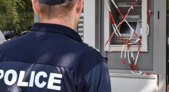 Повдигат обвинения на трима молдовци за взривяване на банкомати