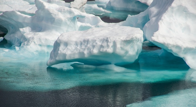 Учени ще изследват климата, "уловени" в арктически лед 