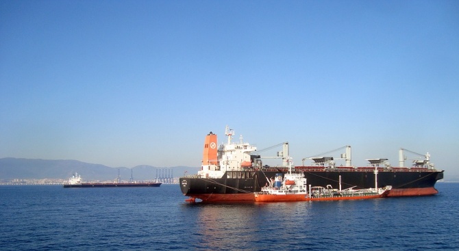Иран привика британския посланик заради задържане на ирански петролен танкер в Гибралтар 
