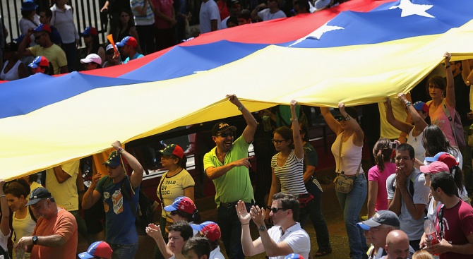 Панамският президент предлага посредничество във Венецуела