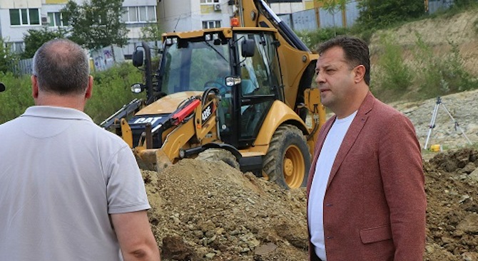 Започна строителството на новия тренировъчен терен за футбол във Велико Търново