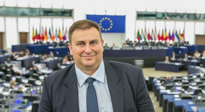 Избраха Емил Радев за зам.-председател на Комисията по граждански свободи, правосъдие и вътрешни работи (ЛИБЕ) в ЕП