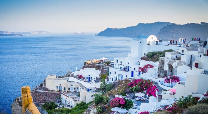 Гърция намалява данъка върху имотите на 3 фази