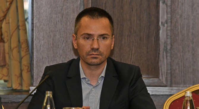Ангел Джамбазки: Изборът на новия шеф на ЕК виси на косъм