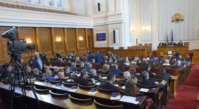 Парламентът гласува промени в Закона за железопътния транспорт