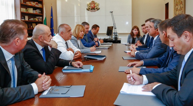 Плевнелиев: България ще продължи преговорите с "Фолксваген", за нас процесът не е приключил