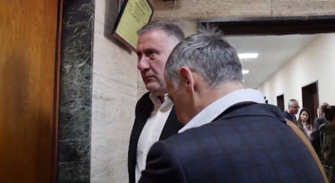 Д-р Димитров, обвинен за убийството на Жоро Плъха, призна вината си