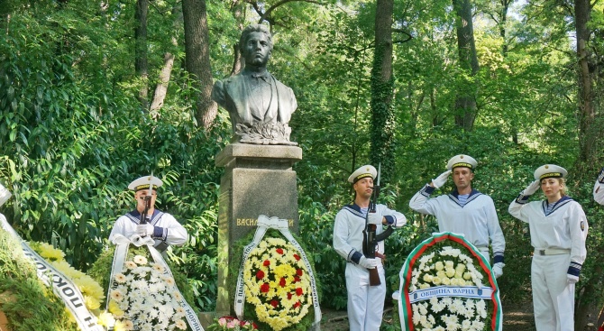 Варненци се поклониха пред делото на Апостола