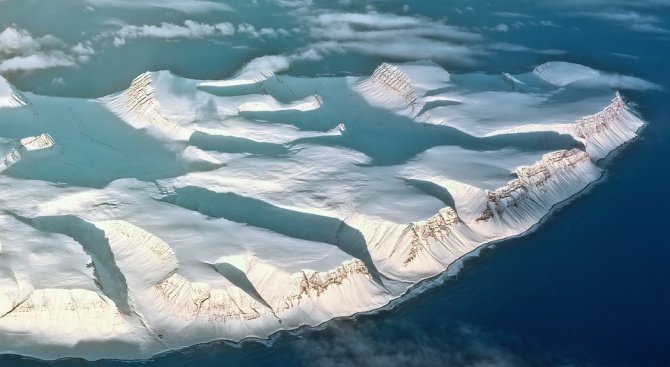 Изкуствен сняг може да спаси изтънялата ледена покривка на Западна Антарктида 