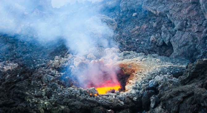Вулканът Етна изригна 