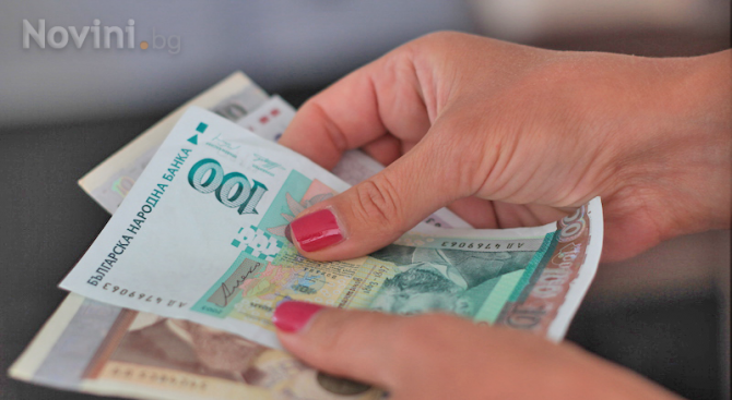 Планира се догодина минималната работна заплата да стане 610 лева
