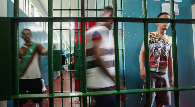 Над 50 убити при затворнически бунт в Бразилия 