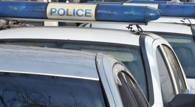 Арестуваха пияна шофьорка, гърмяла с пистолет пред заведение в Кюстендил