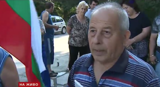 Стопанин: Бойко Борисов да ми даде половината си заплата и давам прасетата