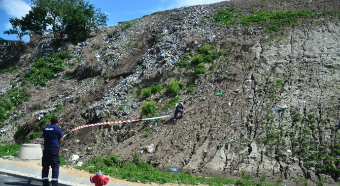 Свлачище блокира туристи в района на планинската местност Дамбалъ